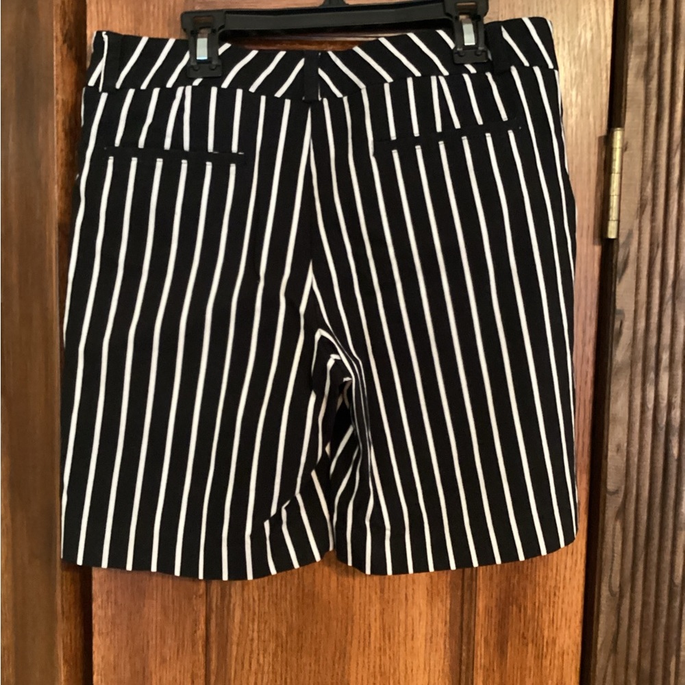 New Direction Shorts - Picture 2 of 4